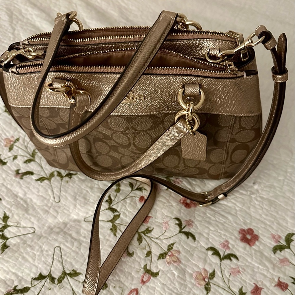 “👜 COACH Metallic Gold Signature Bag ✨ Luxury Chic & Classic Style 💫” - Picture 8 of 11